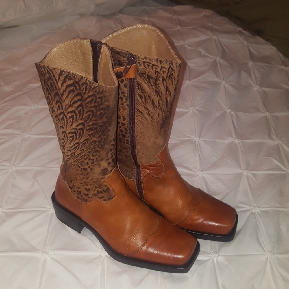Adorable brown boots!